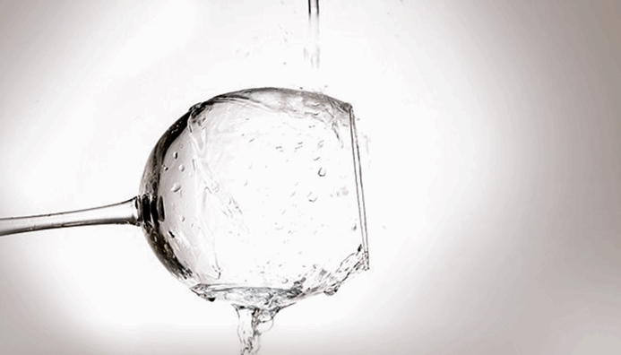 clean_wine_glasses